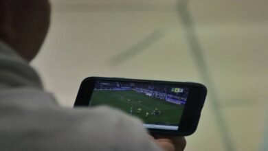 What a Scrolling Live Bets Feed of Strangers' Wins Can and Cannot Show You